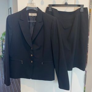 Tahari skirt suit size 10 navy pinstripe